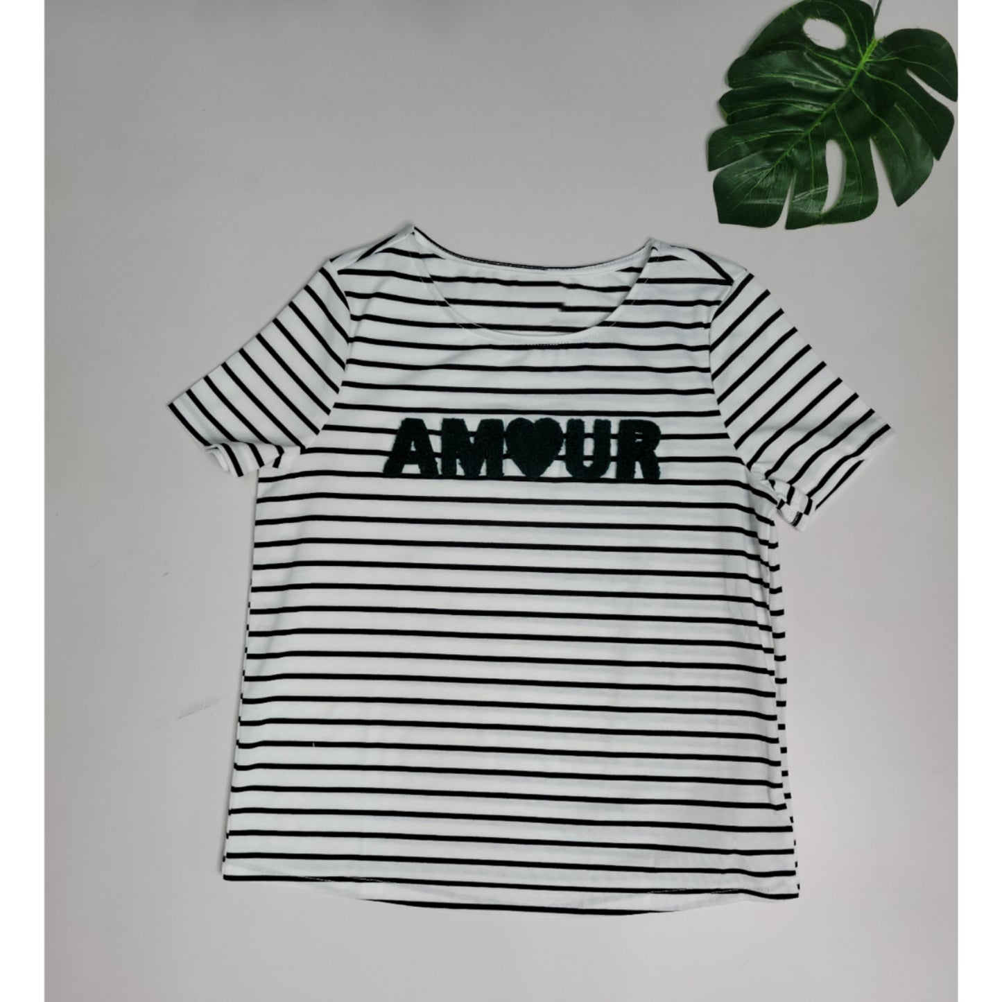 Amour Graphic Tee