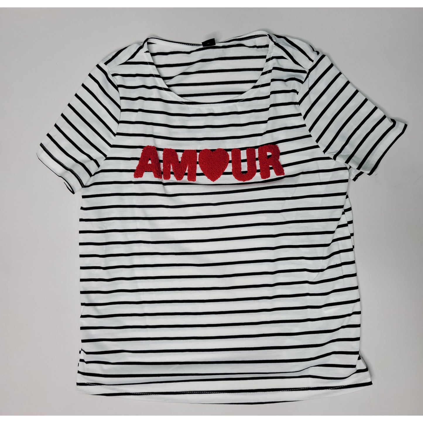 Amour Graphic Tee