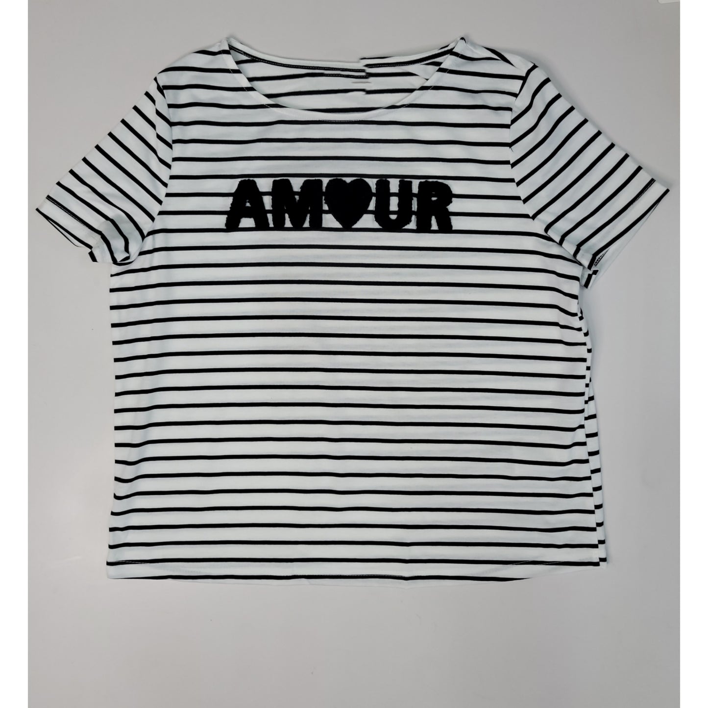 Amour Graphic Tee